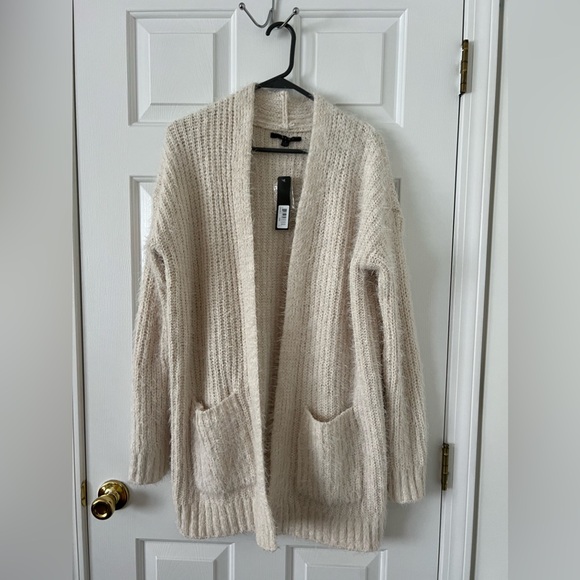 Cyrus sweater NWT - Picture 1 of 4